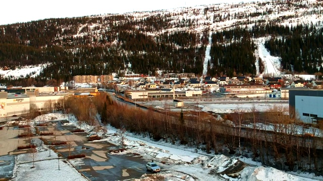 挪威一个村庄的鸟瞰图视频素材