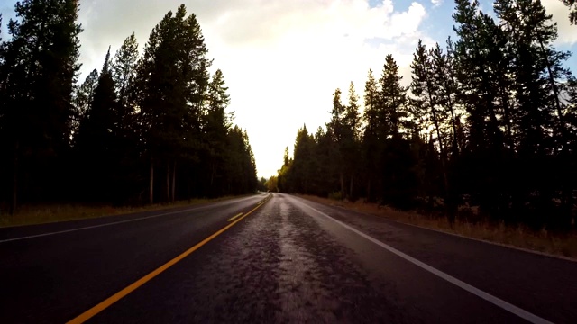 开车经过怀俄明州的大提顿国家公园视频素材