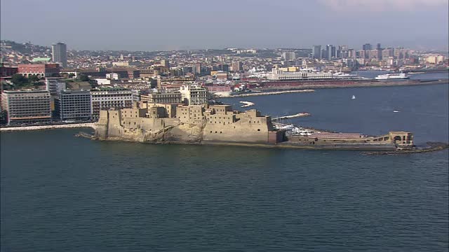 fort dell'Ovo, Palazzo Reale和Castel Nuovo是意大利那不勒斯的著名地标。视频下载