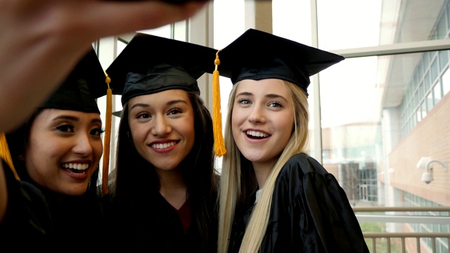 毕业后，各种各样的女性朋友会自拍视频素材