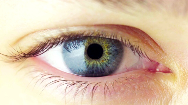 人眼瞳孔收缩过程视频下载