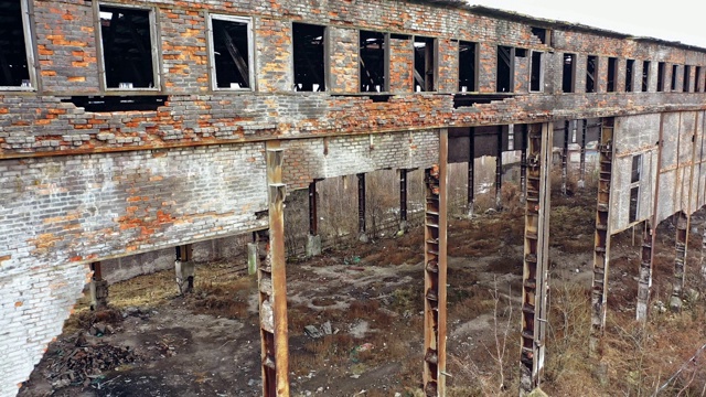 废弃废弃的工业厂房、废墟和拆迁概念。视频素材