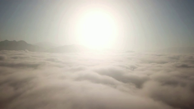 无人机俯瞰云层和天空视频素材