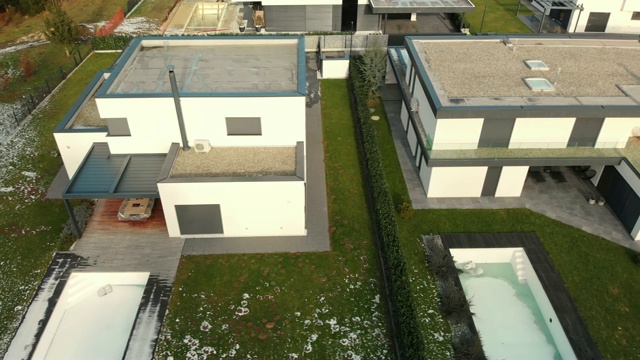 郊区的现代建筑风格的房子视频素材