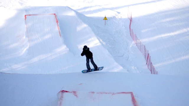 极限滑雪板和滑雪视频素材