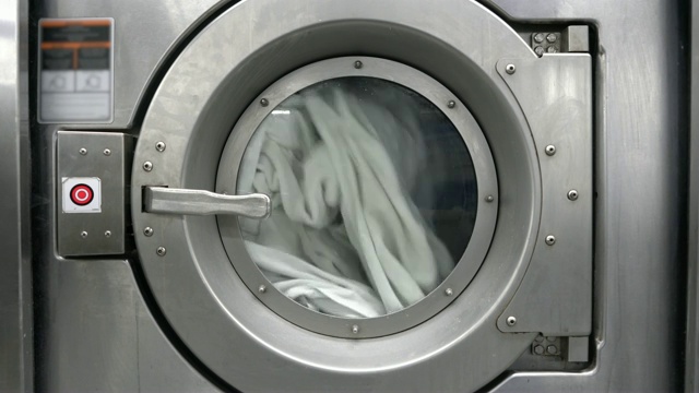 特写工业烘干机在洗衣店视频下载