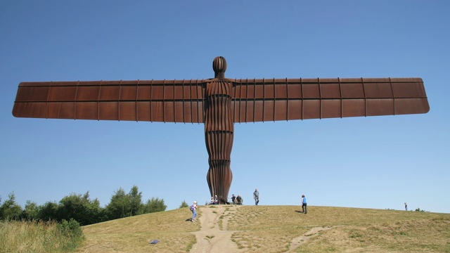 北天使雕塑安东尼·戈姆雷，盖茨黑德，泰恩河畔纽卡斯尔，泰恩和威尔，英格兰，英国，欧洲视频下载