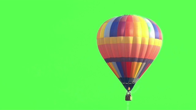 彩色热气球在壮观的白色天空和绿色屏幕或色度键背景下飞行的4K视频跟踪拍摄。视频素材