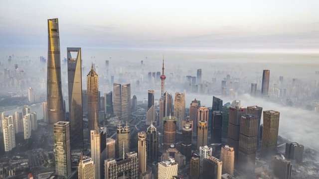 雾中的上海金融区视频购买