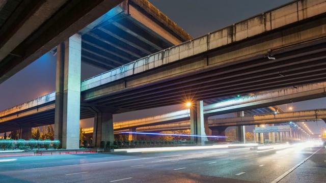 夜间交通下立交桥，时间流逝视频视频素材