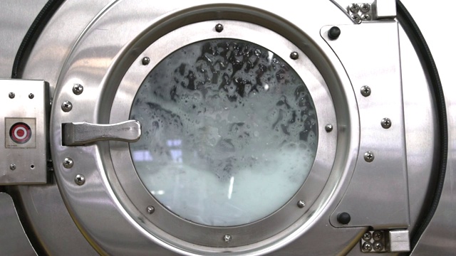 干洗工业尺寸洗衣机慢速静态3视频下载