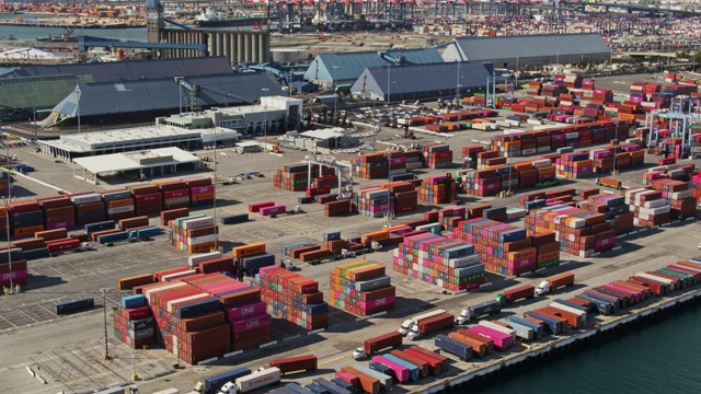 长滩港集装箱码头倾斜无人机拍摄视频下载
