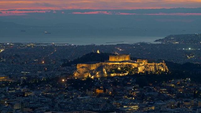 希腊雅典。在蓝色小时中拍摄帕台农神庙和希律堡建筑视频下载
