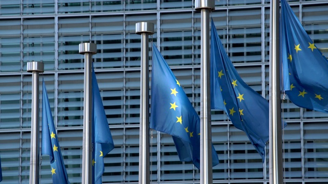 欧盟委员会总部的欧盟旗帜视频下载
