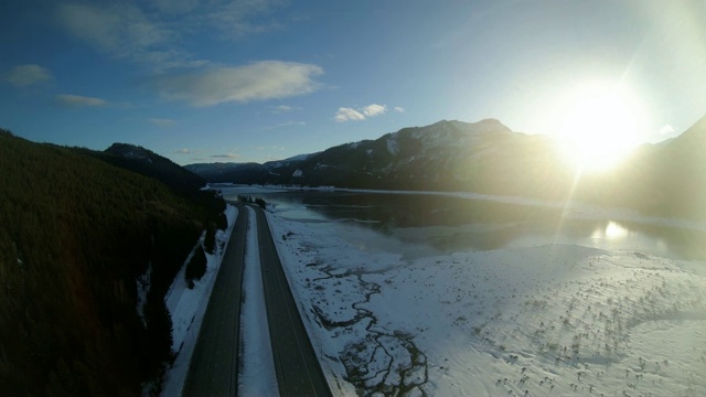风景优美的路线华盛顿山高速公路雪湖在黄金时间视频素材