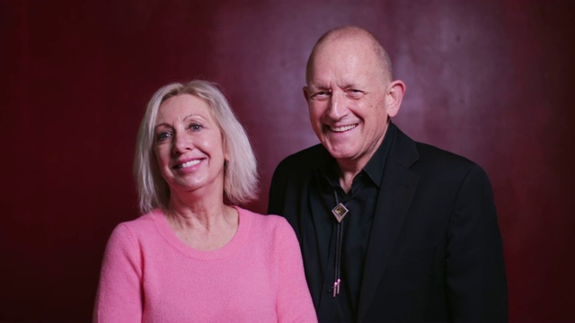 微笑的男人和女人在他们60岁的视频肖像视频下载