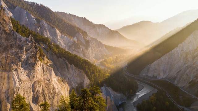 早晨悬崖峡谷莱茵斯卢赫特瑞士空中4k视频素材