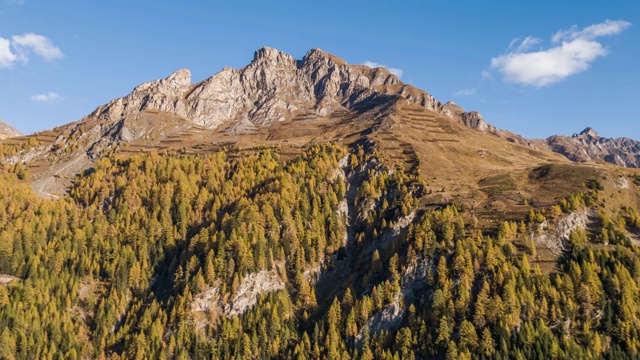高山高山秋季瓦尔斯瑞士空中4k视频素材