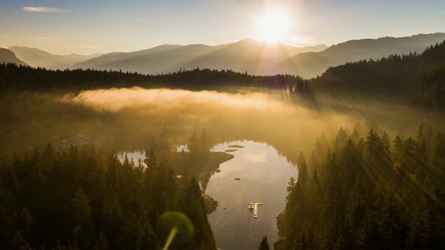 日出雾湖山考马西瑞士航拍4k视频素材
