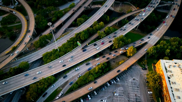 慢镜头:休斯顿交通高速公路和州际公路视频下载