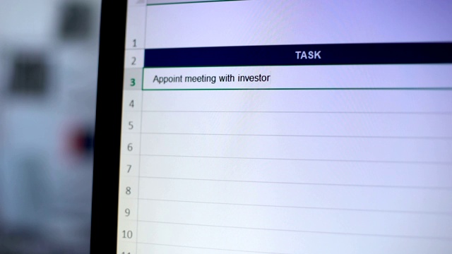 指定与投资者的会面记录在任务日记中，秘书做笔记视频下载