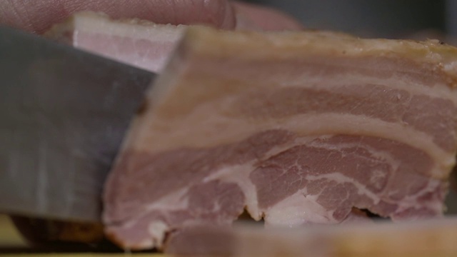 厨师切五花肉的观点视频素材