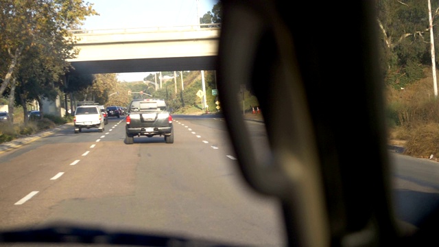 加州街道的汽车视频，慢镜头180帧/秒视频素材