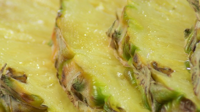 菠萝水果在切片中旋转视频下载