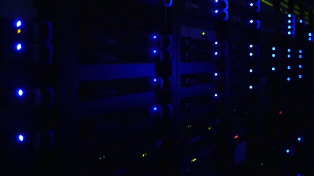 电脑服务器室的LED灯视频下载