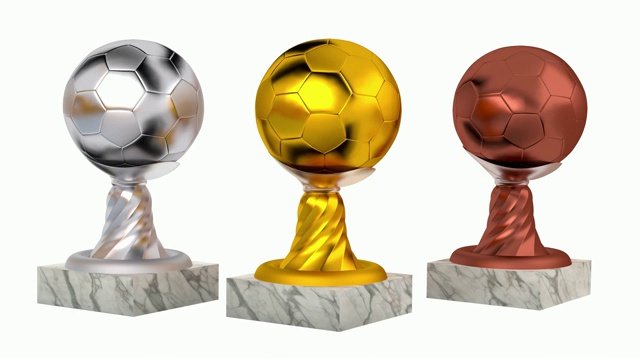 金牌，银牌和铜牌足球奖杯与大理石底座在无限旋转视频下载