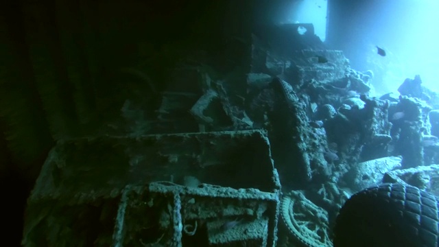 在埃及红海失事的SS Thistlegorm上的卡车视频下载