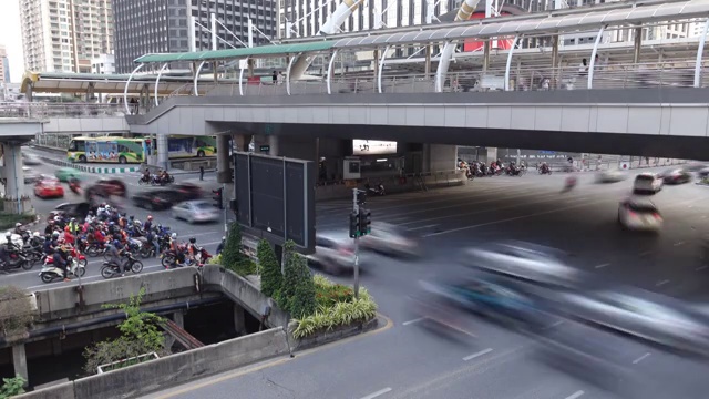 时间流逝:曼谷金融区高峰时刻视频素材