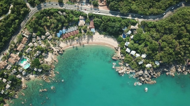 在泰国苏梅岛的珊瑚湾海滩上快速上升。景观的观点视频下载