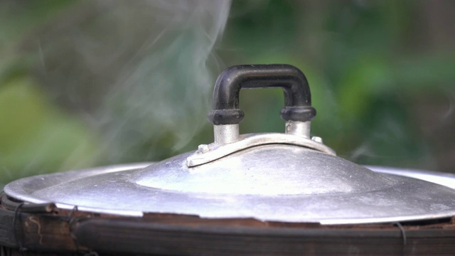大米做饭蒸汽视频下载