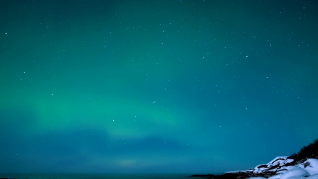 挪威北部Senja岛上空的北极光时间流逝视频素材