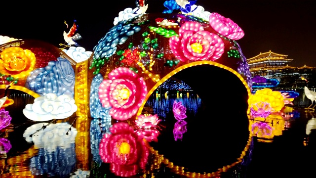 唐天堂城庆祝春节灯光秀/陕西西安，中国视频素材