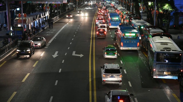 夜间城市交通堵塞视频下载