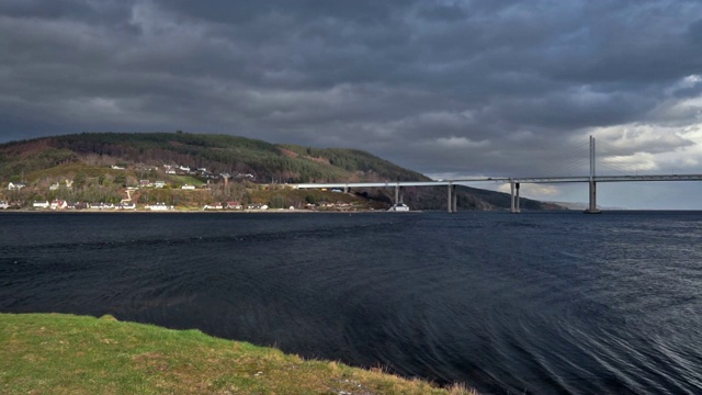 苏格兰因弗内斯北岸500路线黑岛凯索克桥刮大风视频素材