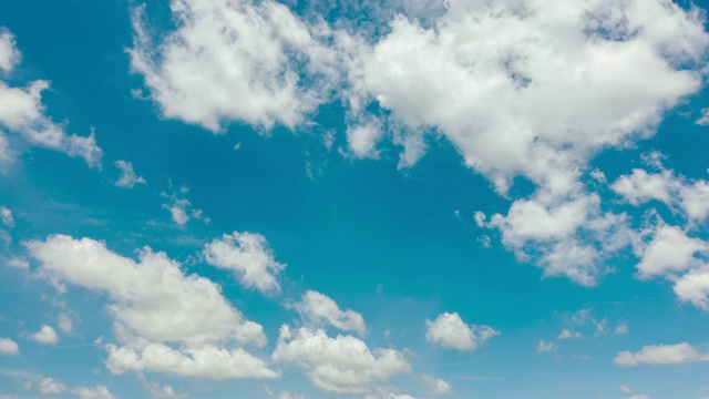 清晰的蓝天与Cloudscape。视频素材