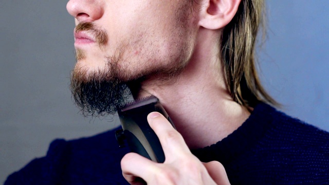 男人剃掉胡子视频下载