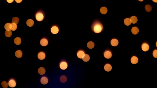 慢动作的天灯也被称为孔明灯或中国灯笼，是一种纸做的小热气球视频下载