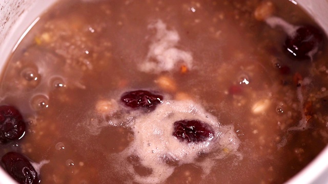 煮粥的视频视频素材