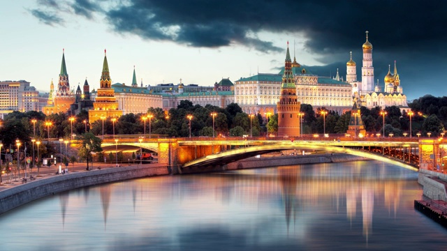 俄罗斯，日落时分的莫斯科城市天际线-时间流逝视频素材
