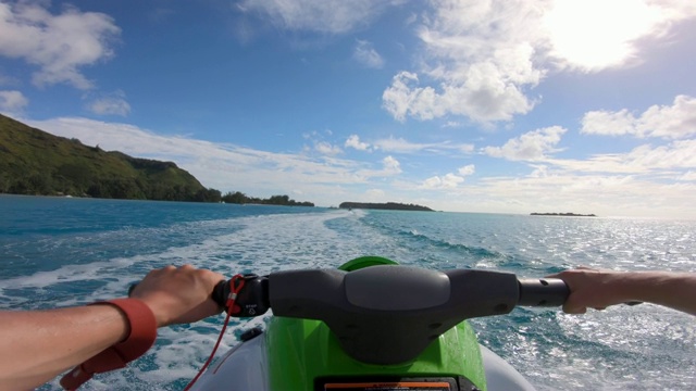 莫雷亚热带岛屿个人水上摩托艇的观点。视频下载