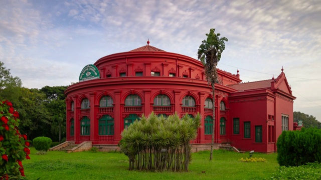 班加罗尔市著名的国家图书馆建筑，交通，街道全景，4k时间推移的印度视频素材