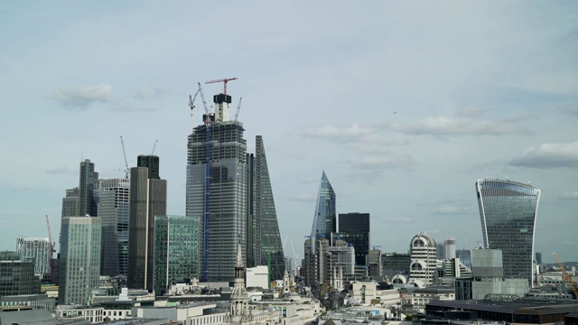 来自西方的伦敦城及其摩天大楼视频素材