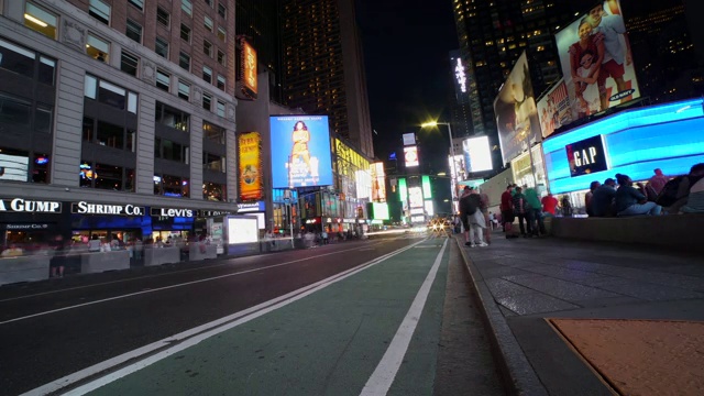 延时:汽车通过时代广场在纽约，纽约视频素材