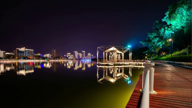 夜光照耀三亚市河步行湾全景4k时间推移海南岛中国视频素材