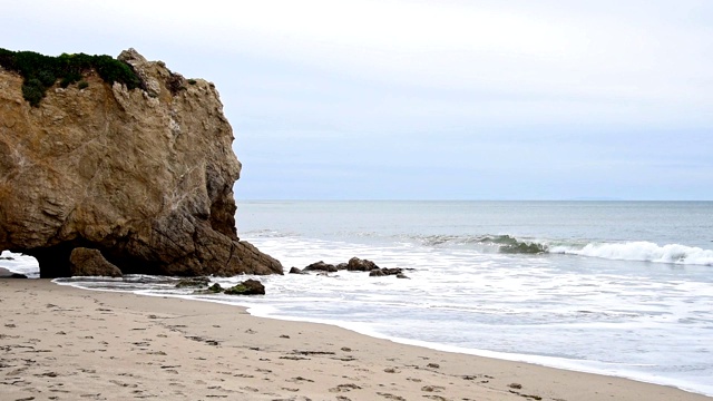 加利福尼亚马里布的岩石视频素材