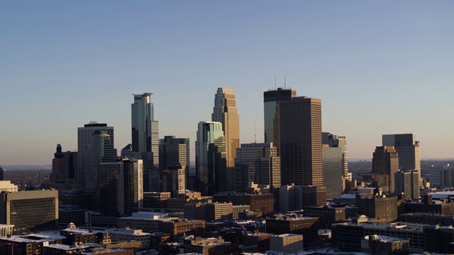 明尼阿波利斯天际线-飞进城市视频素材